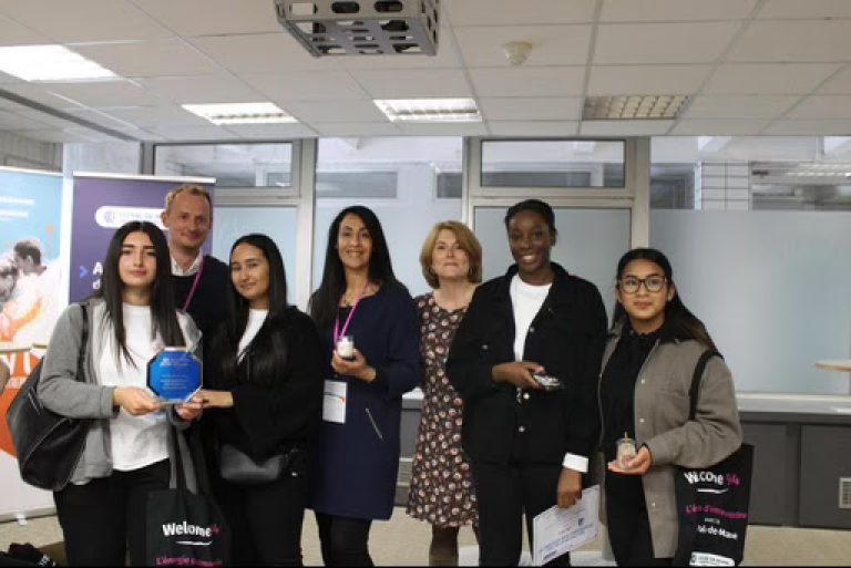 entreprendre-pour-apprendre-lycée-cachan-trophée entreprendre-pour-apprendre-lycée-cachan